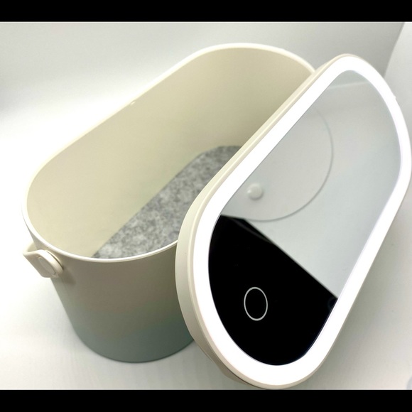 Buy One, Get One Free! NEW - MAKEUP CASE ORGANIZER | TRAVEL BOX LED MIRROR - Picture 6 of 6